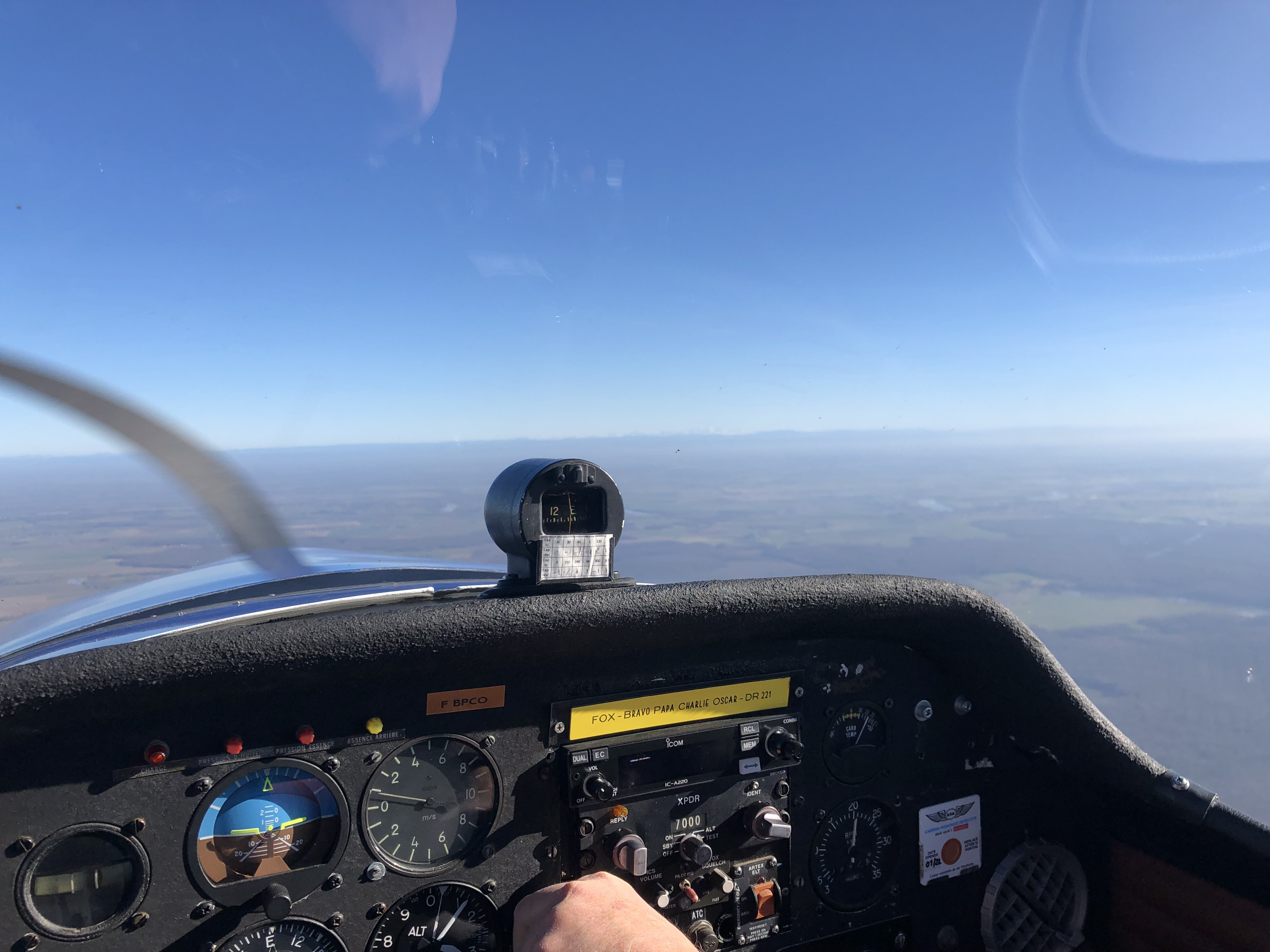 Cockpit DR221 avec vue Mont-Blanc au loin